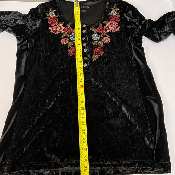 Fairycore Whimsigoth Witchy Black Floral Embroidered Velvet Top Size Medium - Picture 7 of 9